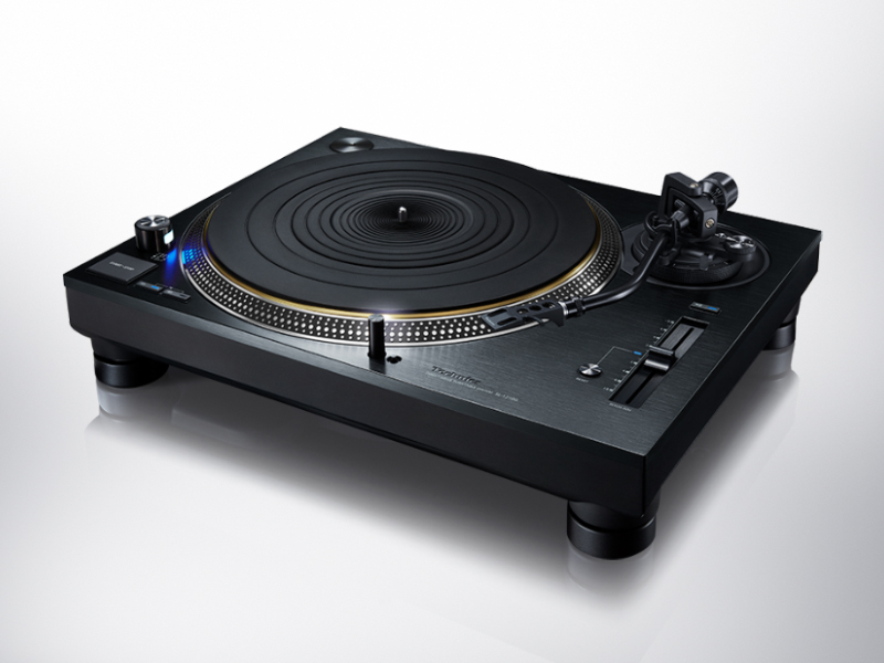 An angled view of the Technics SL-1210G turntable