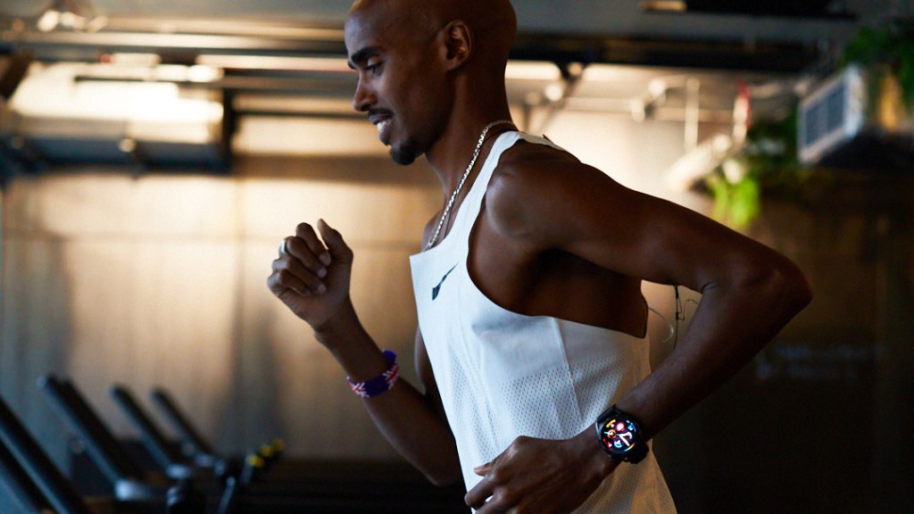 Sir Mo Farah wears the Huawei Watch GT 3 in London gym