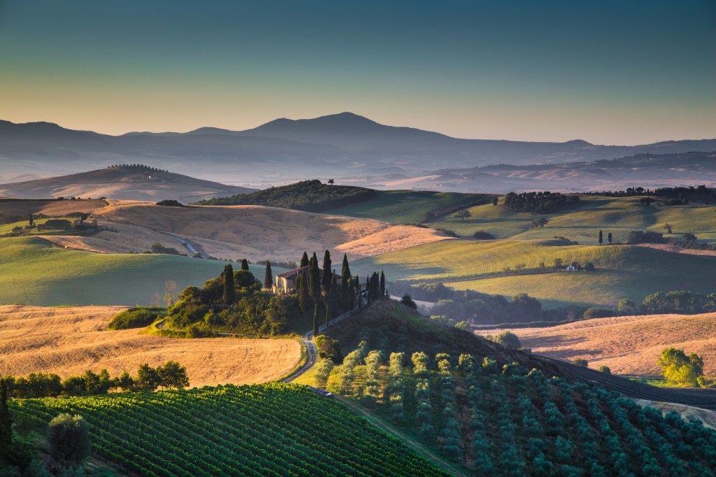 The picturesque landscape of Val_d_Orcia Toscana