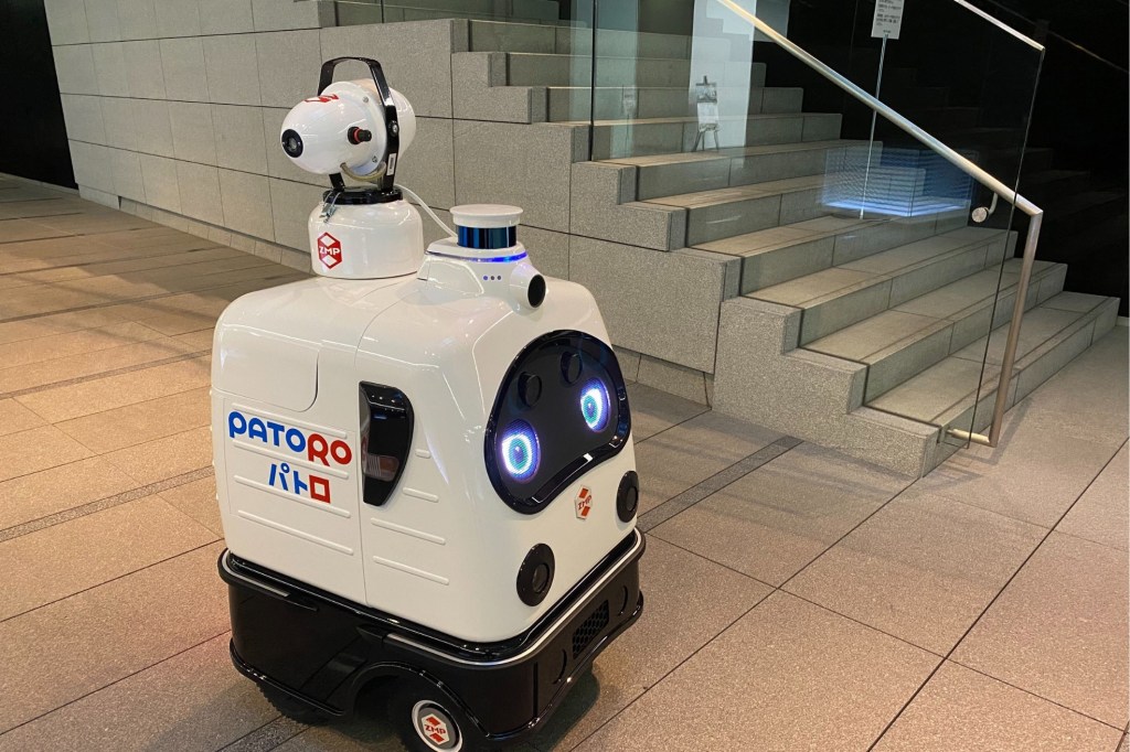 Takanawa Gateway Station service robot