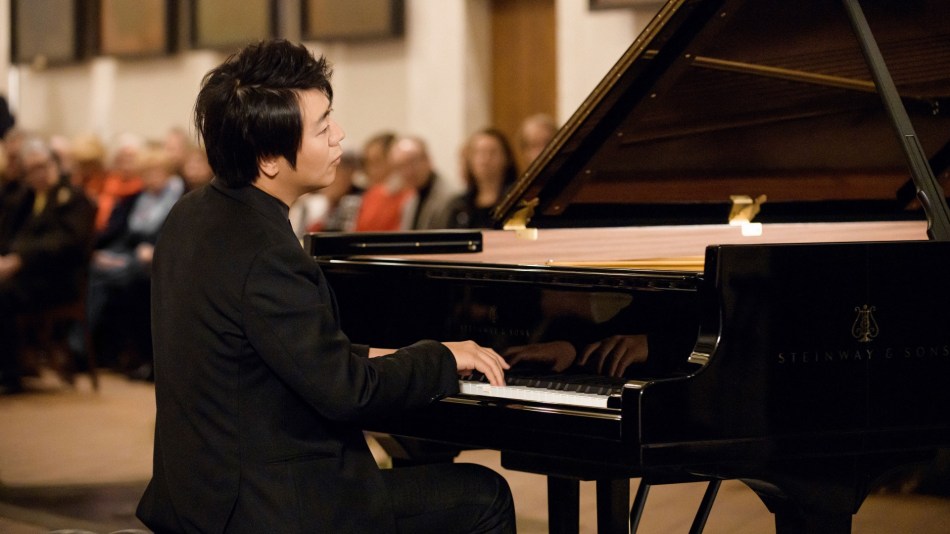 Chinese pianist Lang Lang plays in front of a rapt audience