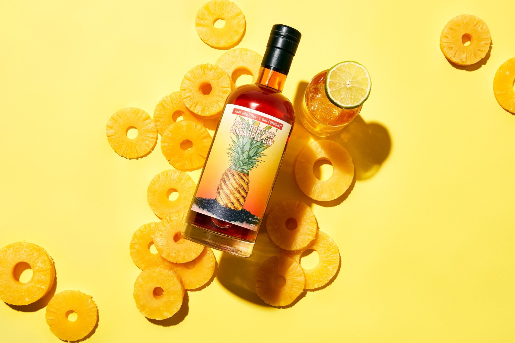 Pineapple gin against a background of pineapple rings