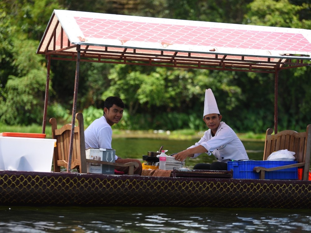 The House of DreamMaker boat experience