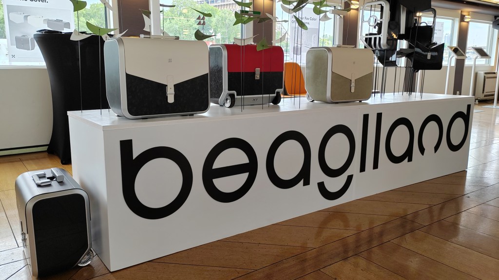 Beaglland FitRoy X1 travel suitcases on display
