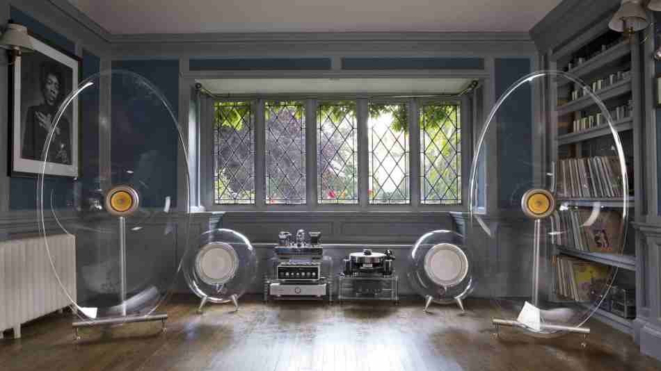 Ferguson Hill Jetstream audio system fills a living room