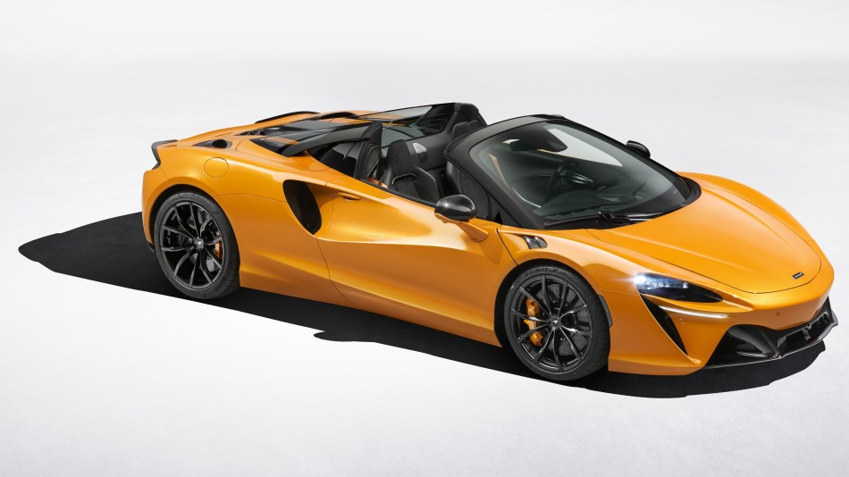 McLaren Artura Spider in yellow trim