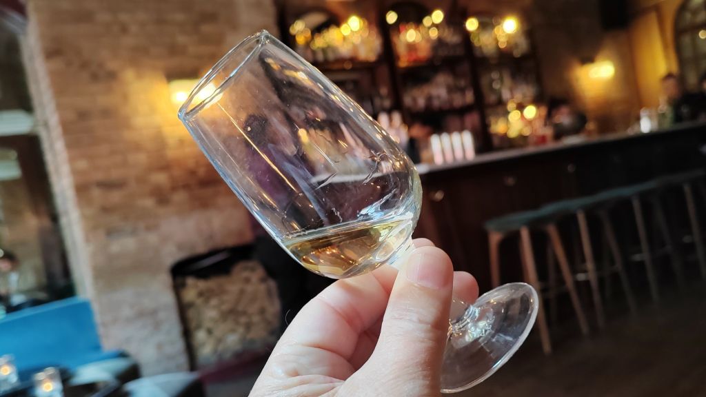 Hautes Glaces whisky in a bar