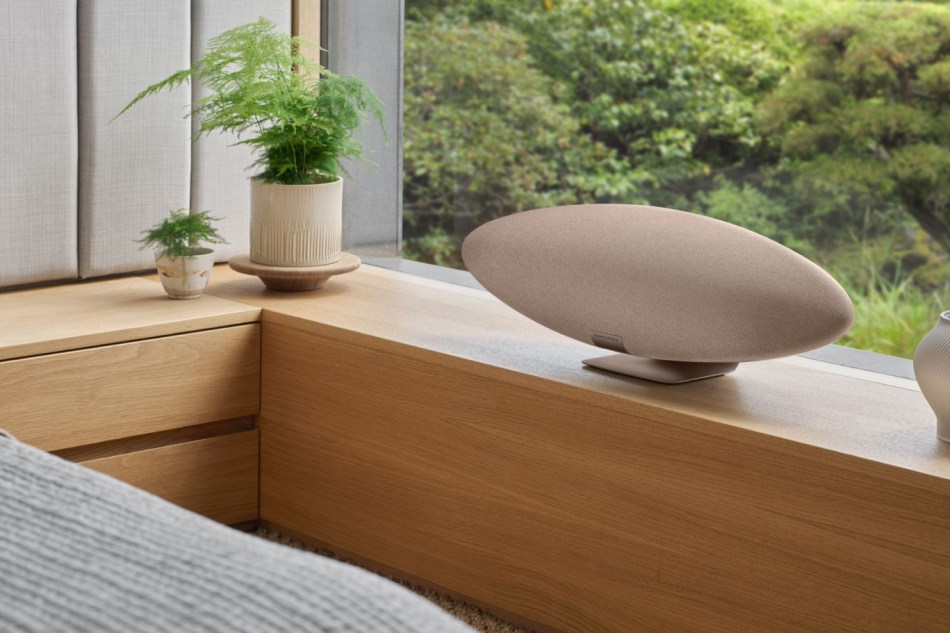 Bowers Wilkins Zeppelin Pro Edition in bedroom