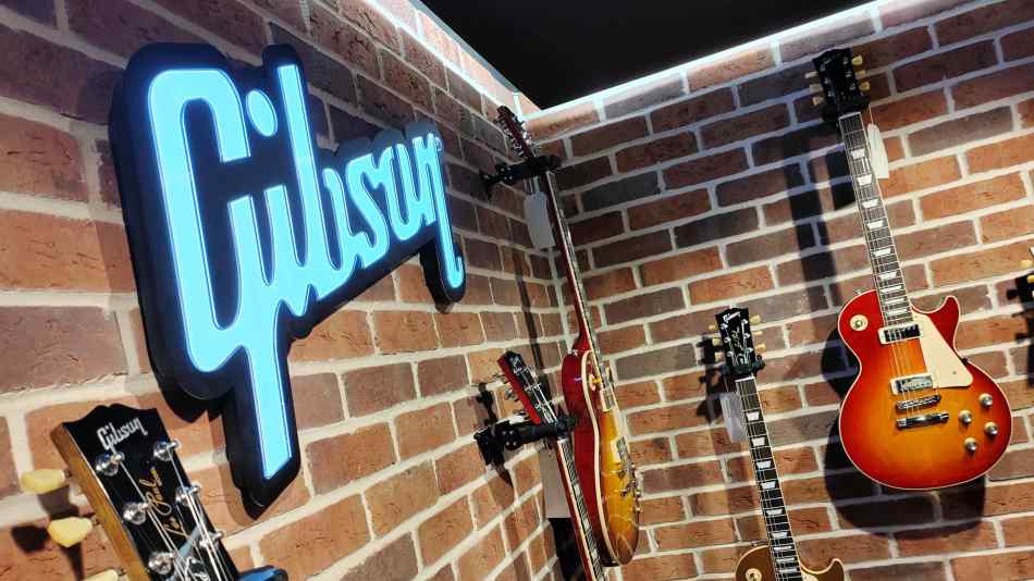Gibson Garage London neon sign