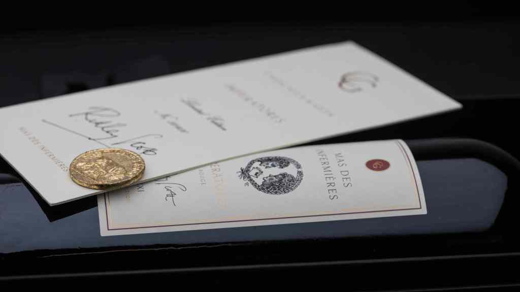 Gladiator 2 wine with signed card and coin