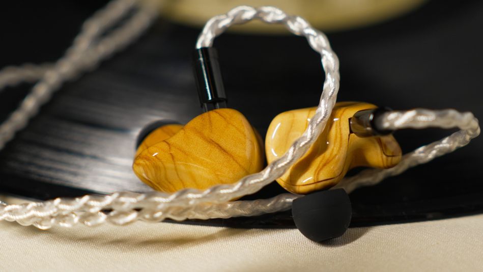 Lifestyle trees collection Zeitgeist headphones + islay-7 with record