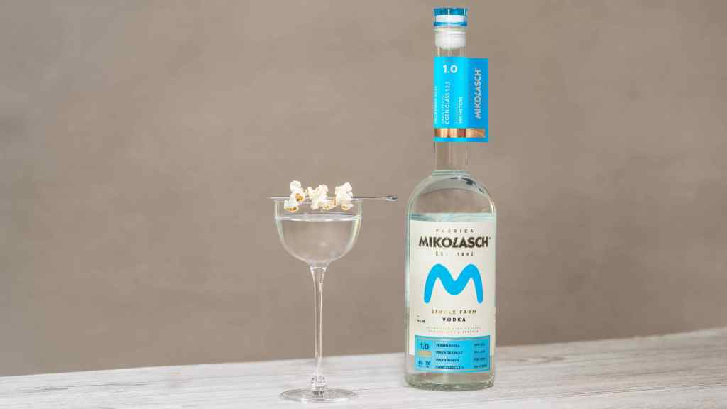 Mikolasch Vodka with popcorn