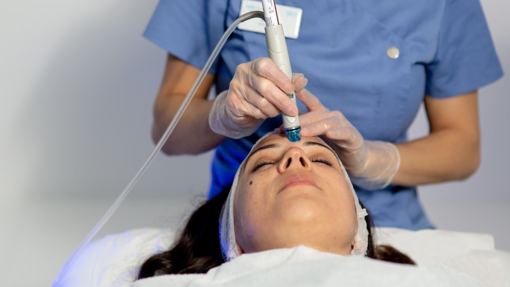 Platinum Hydrafacial at Skn clinic