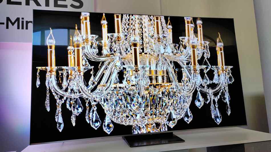 TCL QD-Mini LED in Paris launch