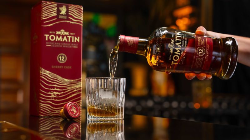 Tomatin 12 Sherry Cask Lifestyle Image