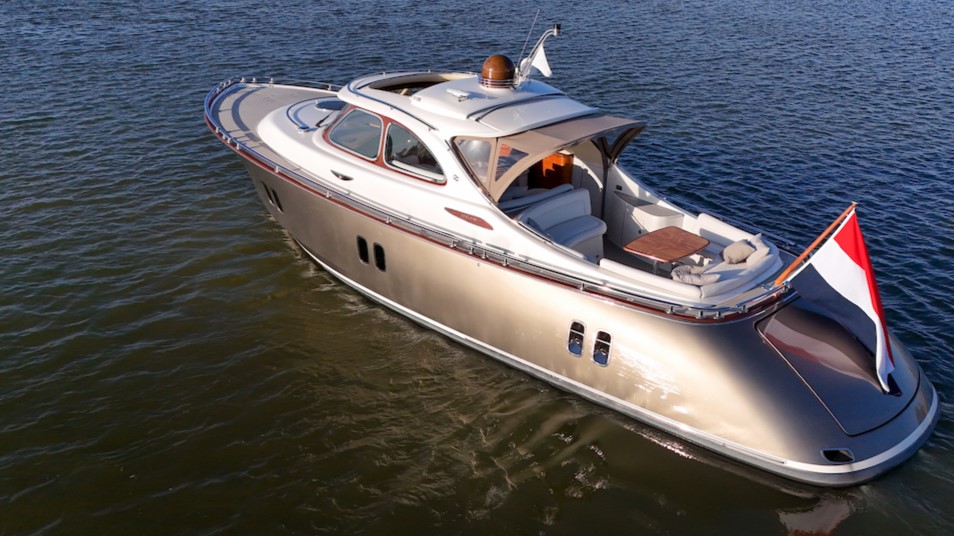 Zeelander Z44 in the water