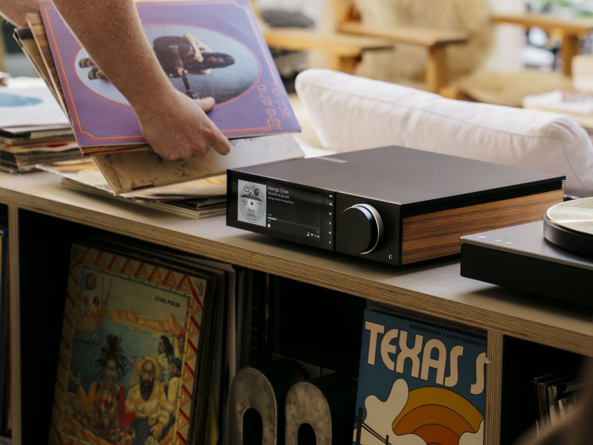 Upgraded Cambridge Evo 150 SE streaming amp sounds as good as it&nbsp;looks