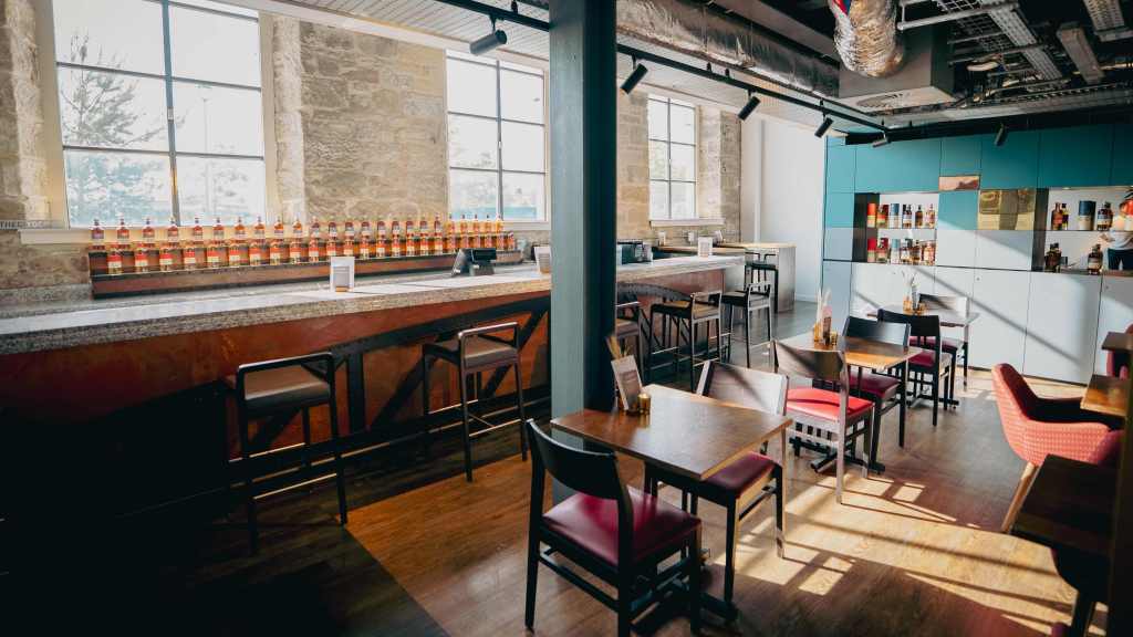 Clydeside Distillery whisky bar