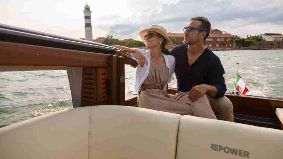 Couple on Nauta water taxi