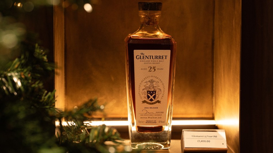 Glenturret 25 YO and Christmas tree