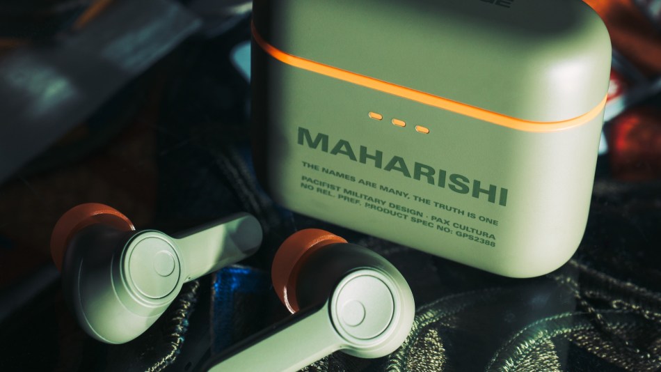 maharishi x cambridge_ earbud charging case