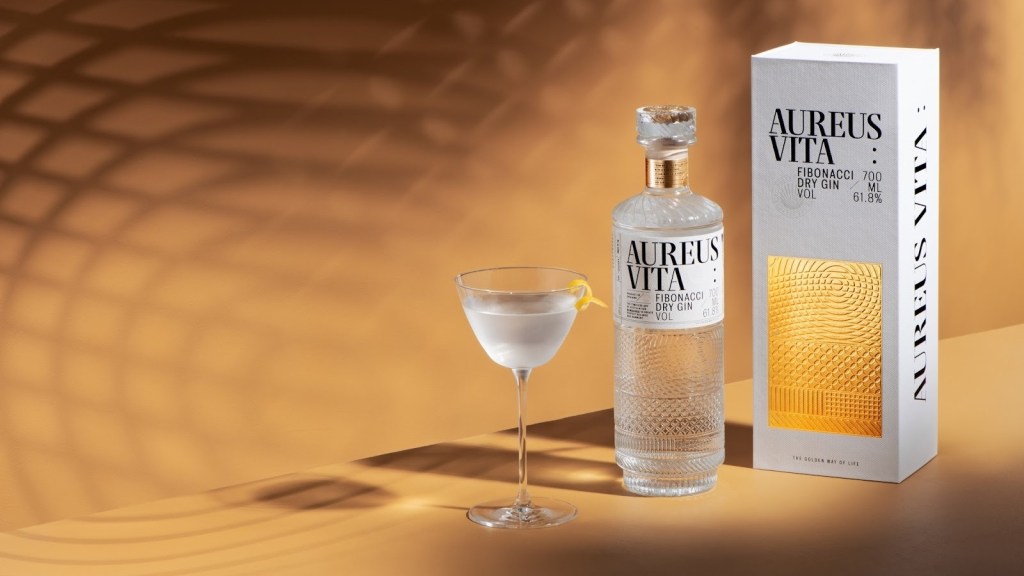 Aureus Vita gin and cocktail