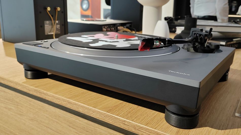 SL-1500CS turntable in Munich