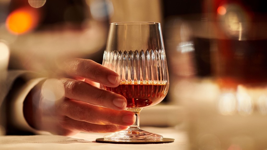 Diplomático rum in hand