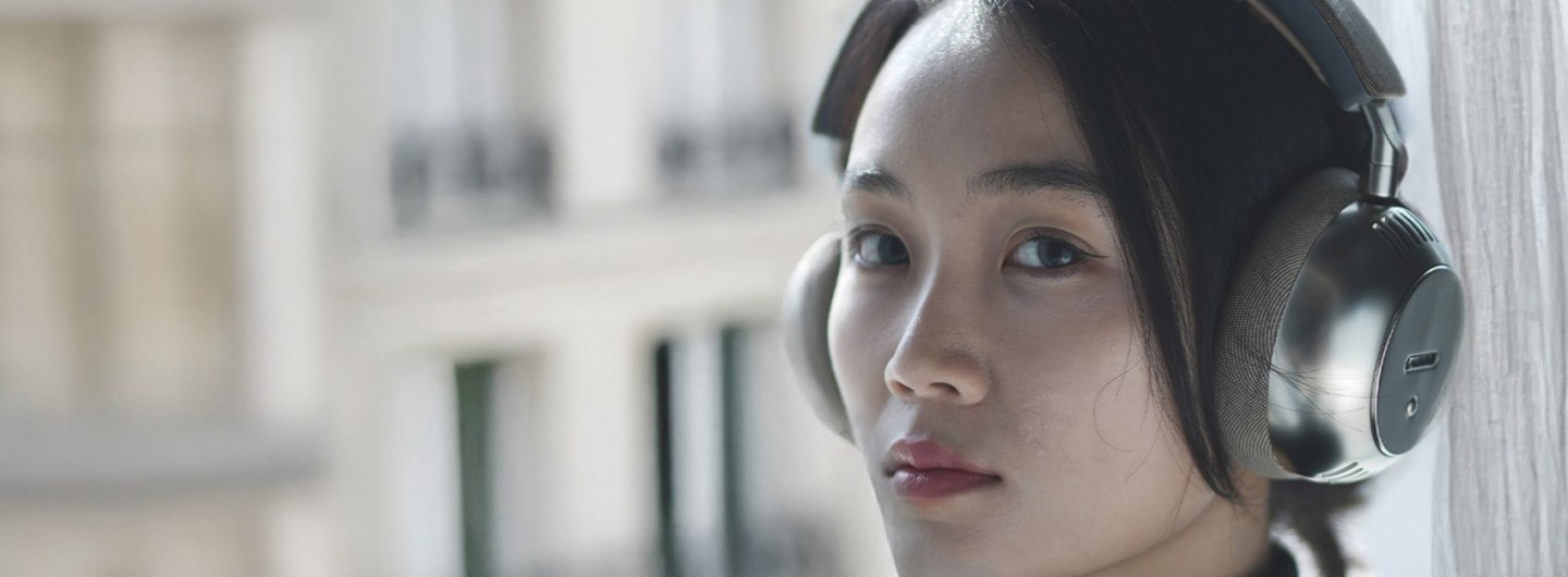 Écoute TH-1 headphones as worn in style