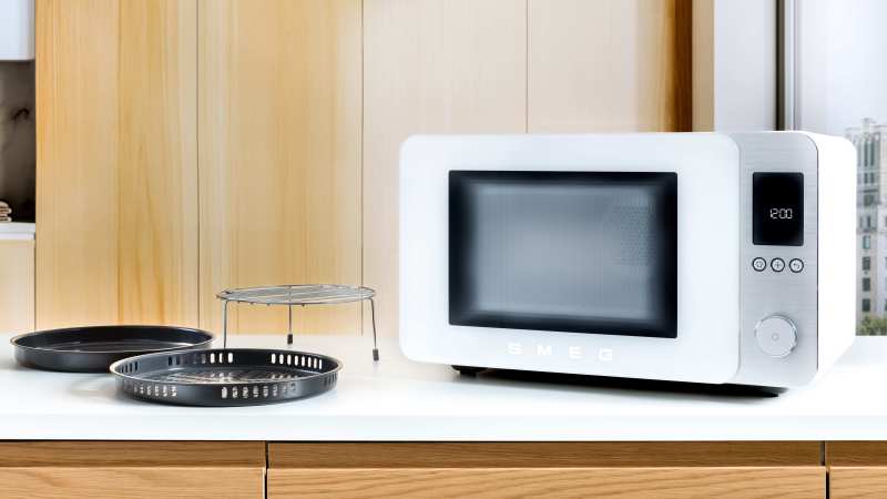 SMEG MOC02 microwave in white