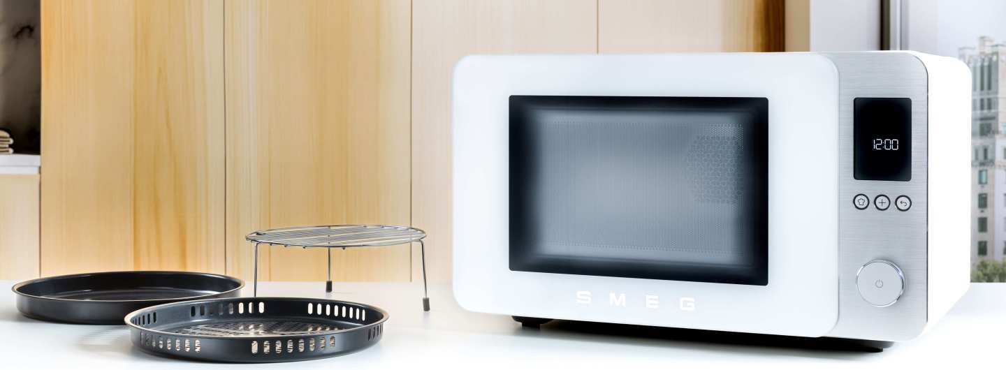 SMEG MOC02 microwave in white