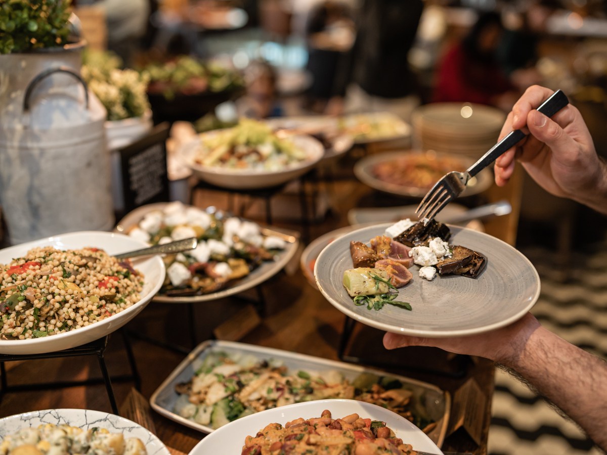 I tried London’s ultimate roast brunch – with unlimited starters, bottomless desserts and bubbles by the&nbsp;Thames