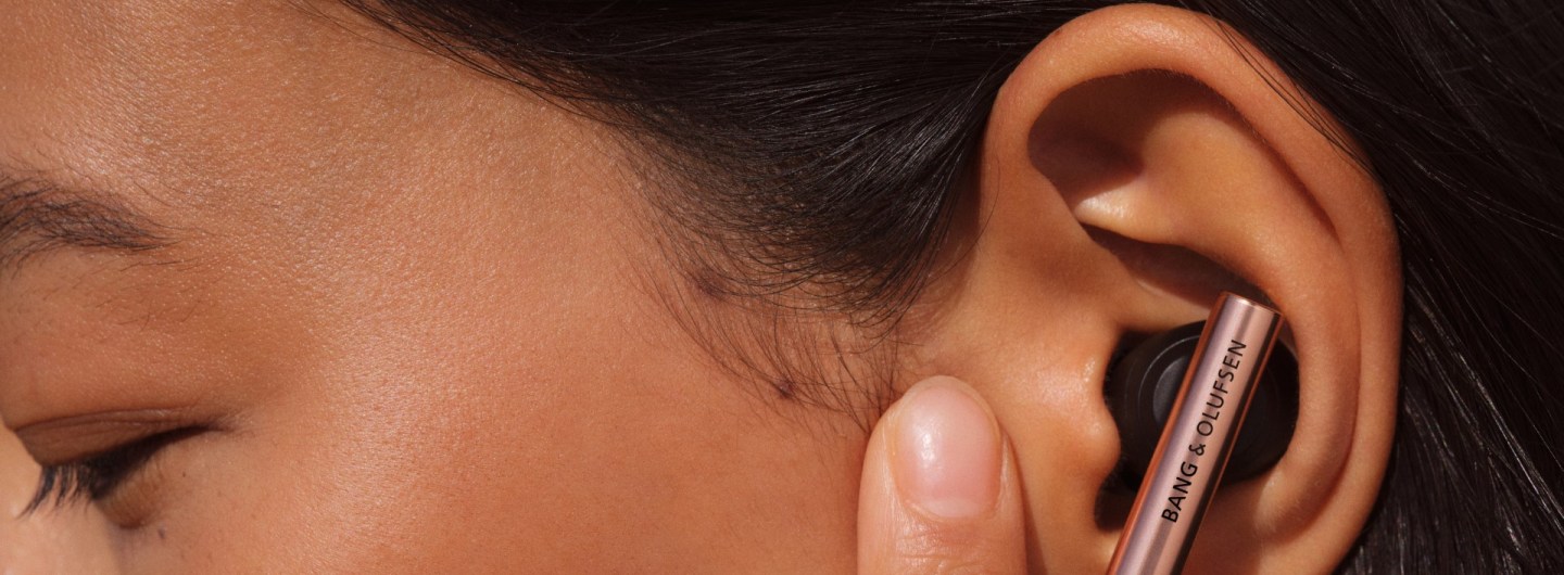 Beo Grace earbuds in Honey Gold