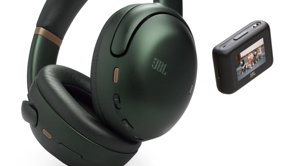 JBL Tour One M3 Green edition and smart case