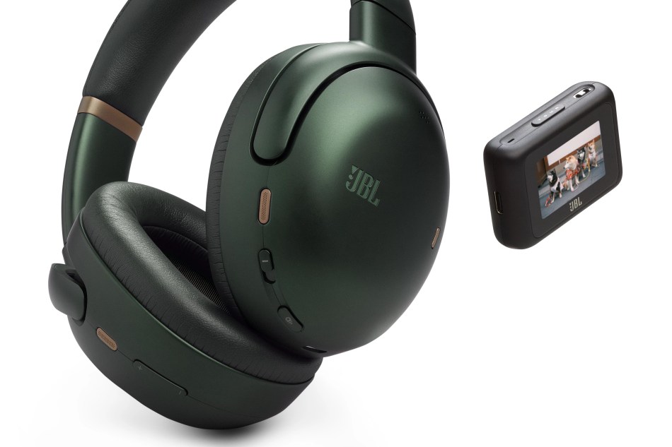 JBL Tour One M3 Green edition and smart case