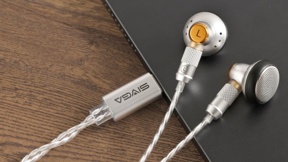 SIVGA M260 earbuds on laptop
