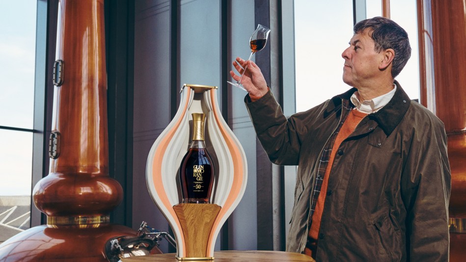 Dr Bill Lumsden holds Glenmorangie 50yo aloft