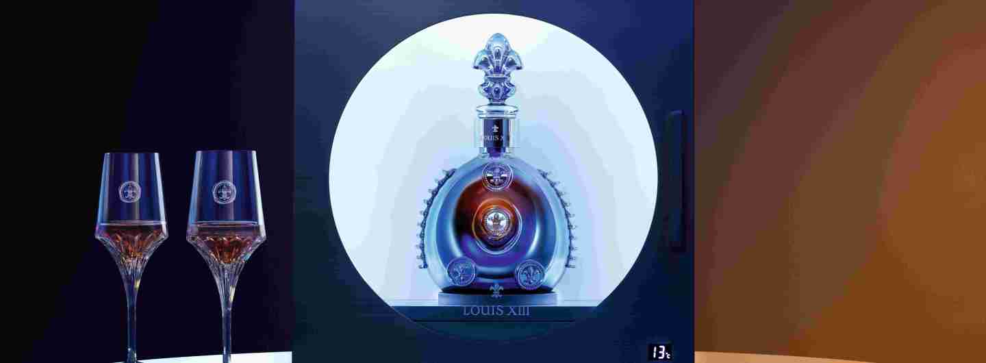 Louis XIII-Photo-Visuel-image-LOUISXIII_BLACKPEARL_COOLING-CELLAR + GLASSES