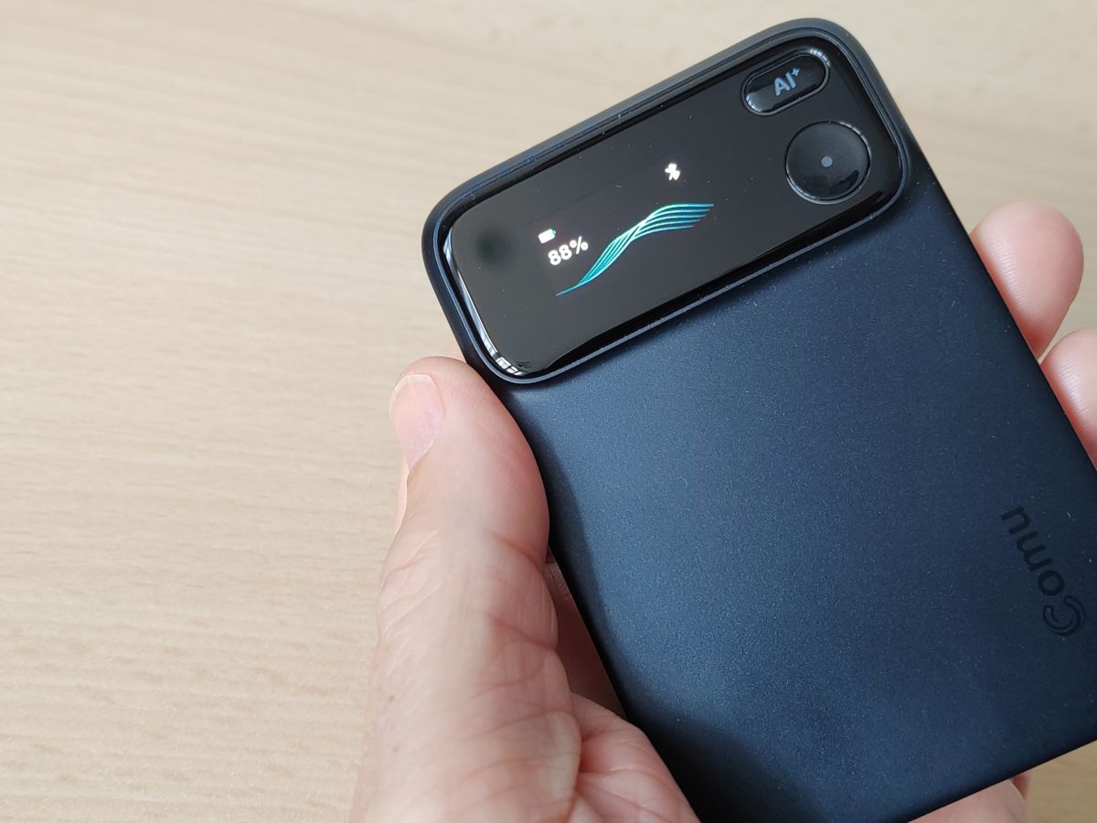 Comu Action Pro review: This AI voice recorder is a smarter way to capture&nbsp;meetings