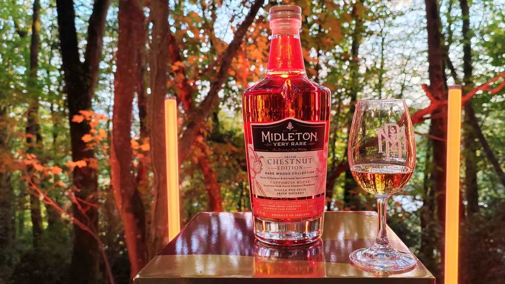 Midelton Very Rare Chestnut Edition and glass in woods
