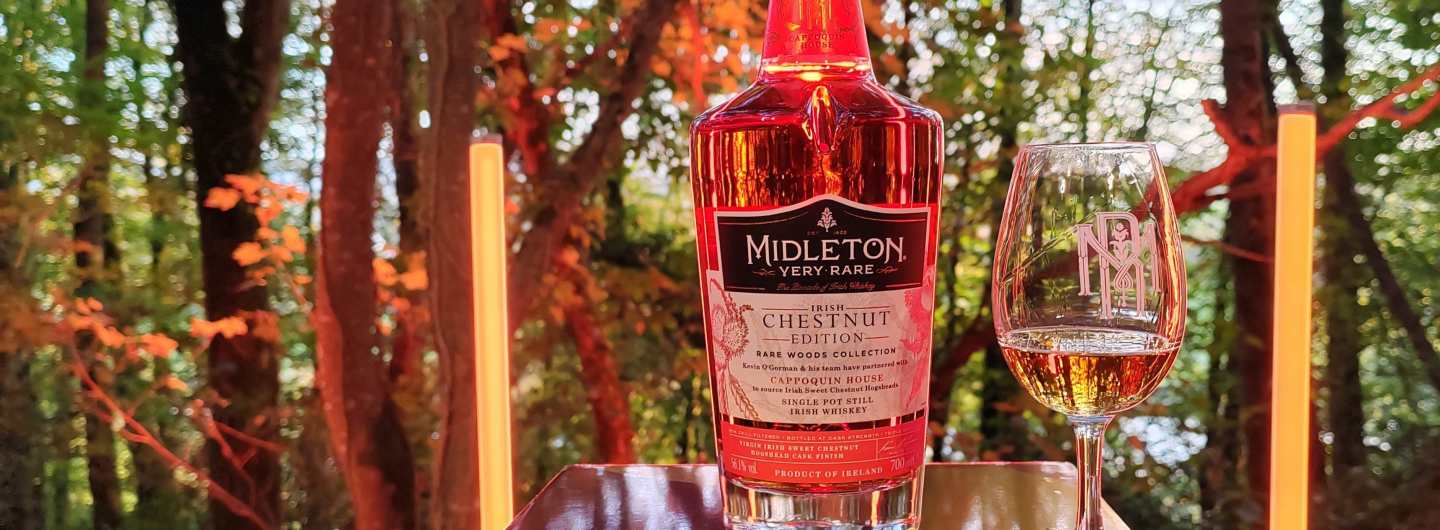 Midelton Very Rare Chestnut Edition and glass in woods